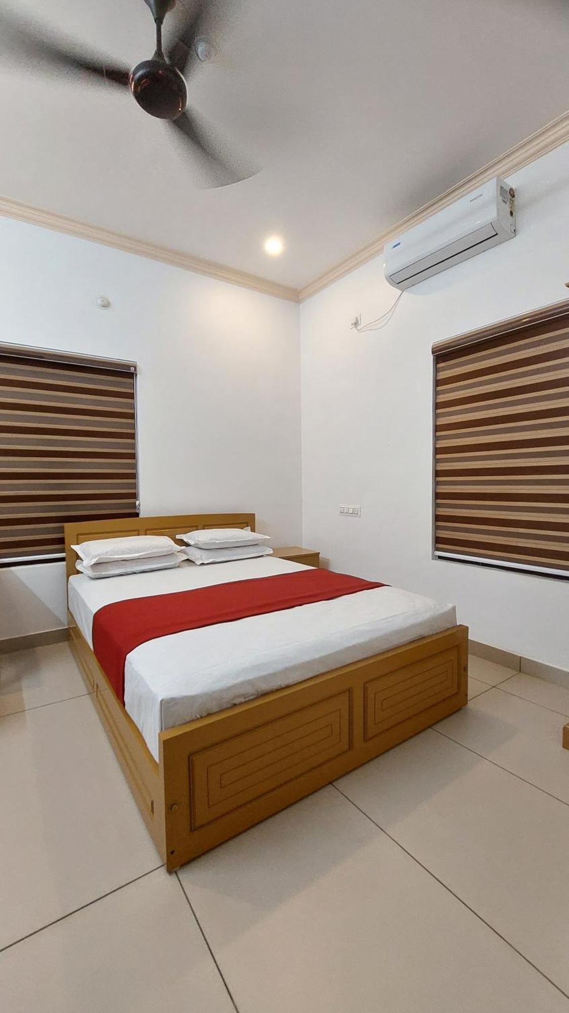 Water Gate Tourist Home And Resorts Mundrothuruth Extérieur photo